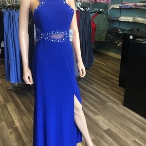 Glamorous evening gown for any occasions size11/12